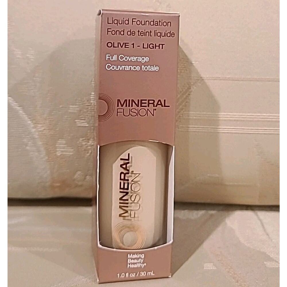 Mineral Fusion Liquid Foundation Olive 1 - LIGHT